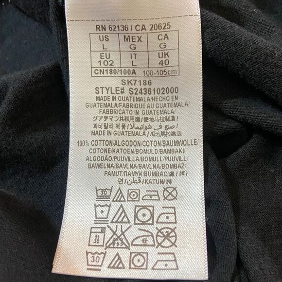 GuessâBlack Graphic V-Neck Tee Size L - Picture 10 of 13